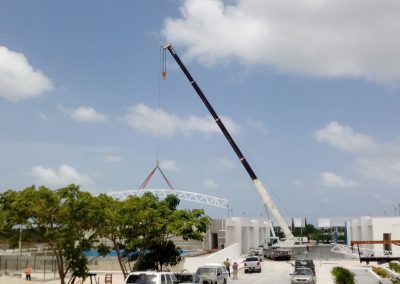 Maniobras especializadas en Cancún: Colocación de domos.
